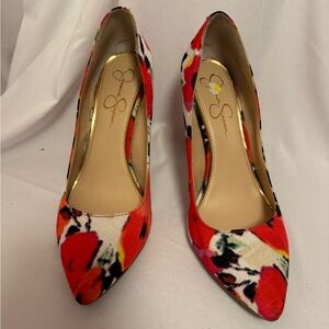 Jessica Simpson floral heels
Size 9.5